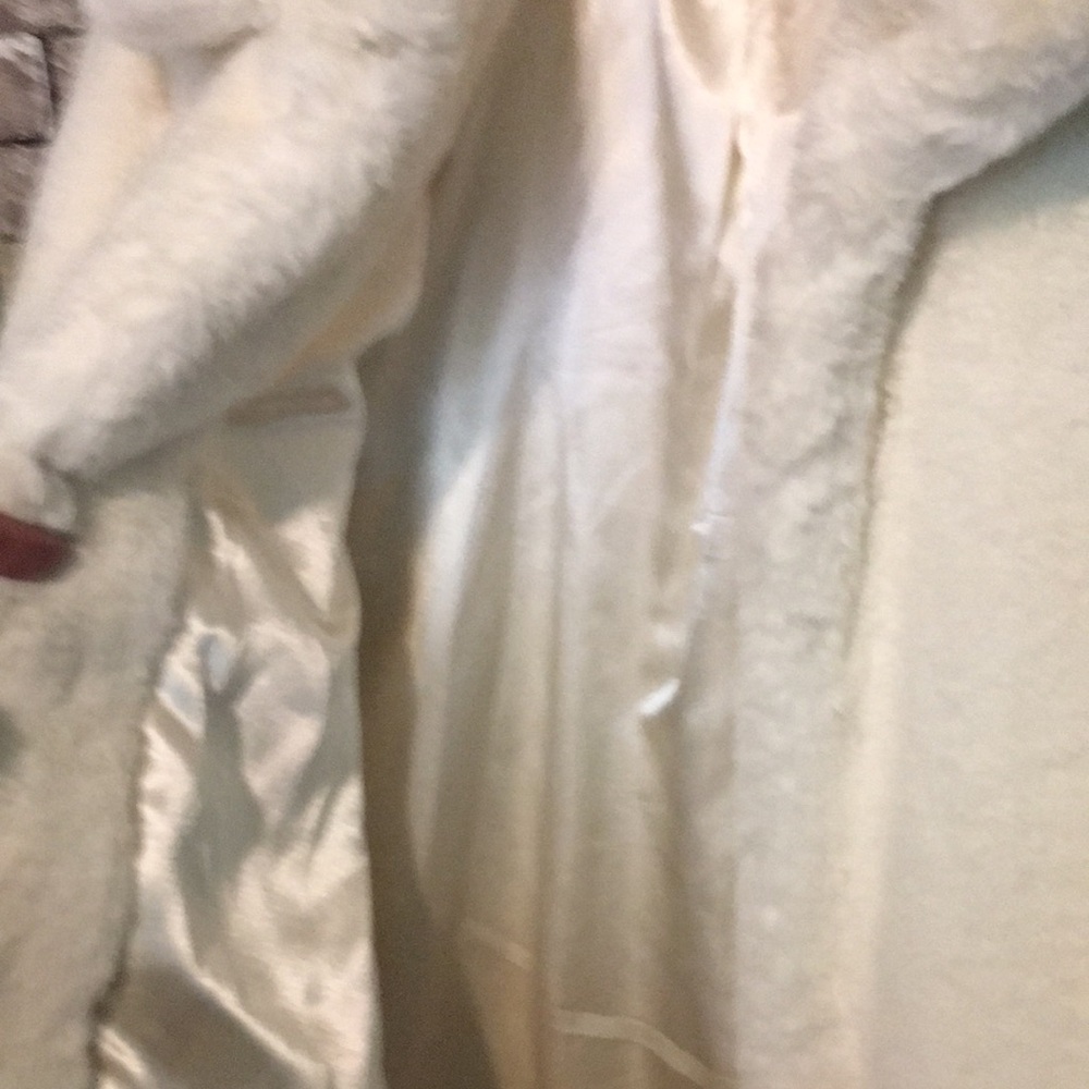 Faux Fur White Coat - Picture 13 of 13